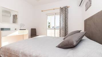 4 bedrooms, iron/ironing board, free WiFi, bed sheets