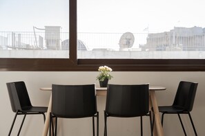 4 bedrooms, Egyptian cotton sheets, premium bedding, memory-foam beds - Syntagma Unique Penthouse (Athens)