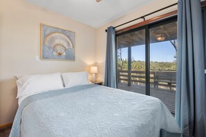 3 habitaciones, escritorio, tabla de planchar con plancha y wifi