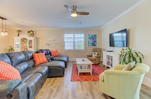 Smart TV, DVD player, pebolim