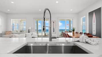 House, 5 Bedrooms, Private Pool, Ocean View | Private kitchen | Full-size fridge, microwave, oven, stovetop