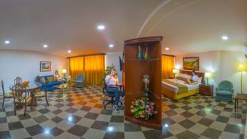 Deluxe Suite, City View