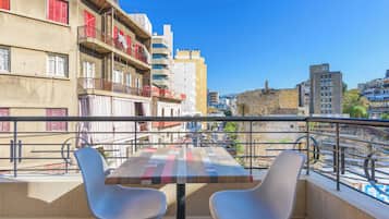 Apartamento, vistas a la ciudad | Balcón