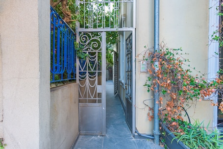 Property entrance. 961 Station Apartments in Mar Mikhael