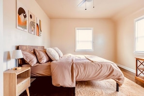 4 bedrooms, desk, iron/ironing board, travel crib