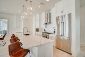 Full-sized fridge, microwave, oven, stovetop - Beach House - Whale Rested by PHG (Panama City Beach)
