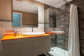 Hair dryer, towels - Modern Townhouse • Kitchen • Private Terrace & BBQ (Sa Pobla)