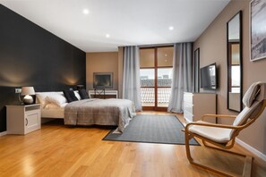 4 bedrooms, WiFi, bed sheets - Modern Townhouse • Kitchen • Private Terrace & BBQ (Sa Pobla)