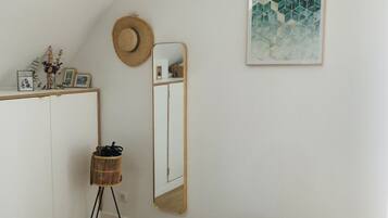 3 chambres, fer et planche à repasser, Wi-Fi, draps fournis