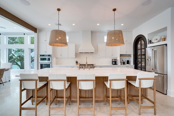 Fridge, microwave, oven, stovetop - New House, Waterfront, Pool, Hot Tub, Golf Cart (Indian Rocks Beach)