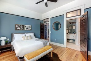 6 bedrooms, desk, iron/ironing board, WiFi - Huntingdon Lofts - 4 Condos, High Style, Sleeps 12 (Savannah)