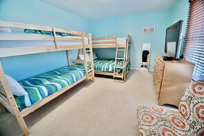 5 bedrooms, desk, free WiFi