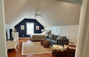 4 bedrooms, desk, iron/ironing board, free WiFi