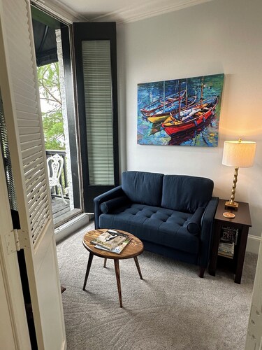 River Room Getaway on Front Street Downtown Georgetown