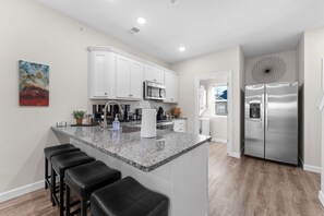 Fridge, microwave, oven, stovetop - Family Christmas Getaway! Stunning Views/Game Room (Branson)