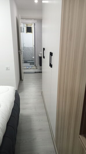 1 bedroom, desk, iron/ironing board, WiFi