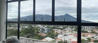 Cozy, Spacious 2Br Apt w/ Mountainview. Parking, Gym & Pool