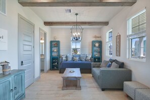 Smart TV, books, offices - Rise and Shine | Beach | Pools | Luxury | by Rose (Galveston)