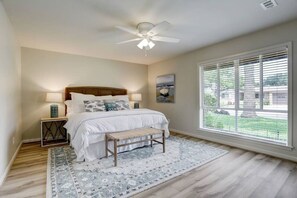 5 Schlafzimmer, Schreibtisch, Bügeleisen/Bügelbrett, kostenloses WLAN