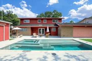 Et oppvarmet basseng