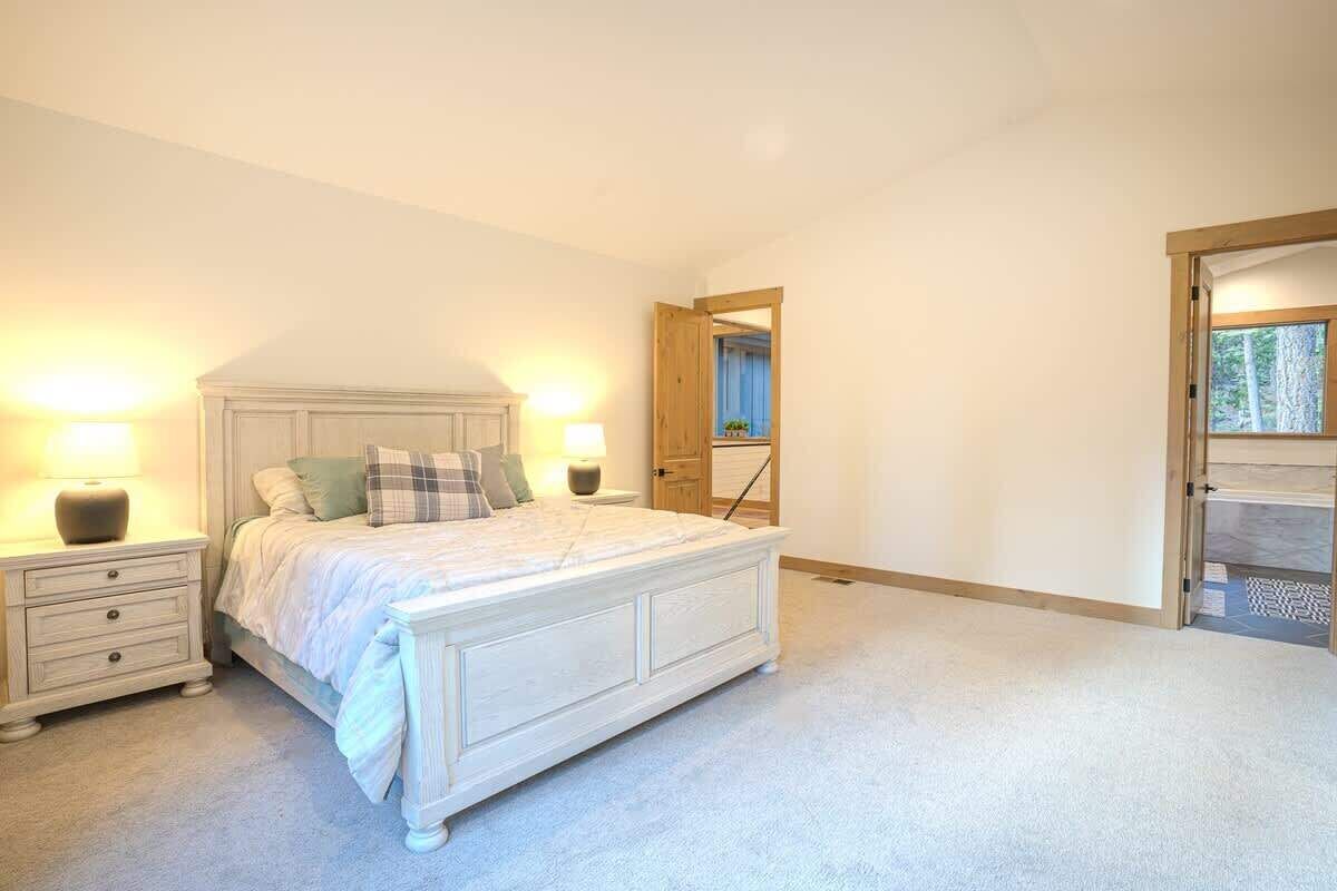 4 slaapkamers, een strijkplank/strijkijzer, gratis wifi, beddengoed