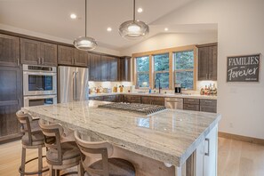 Réfrigérateur, four, plaque de cuisson, lave-vaisselle