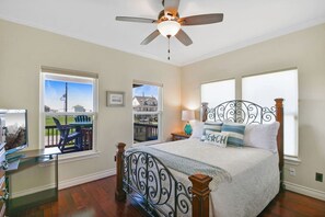 3 bedrooms, desk, iron/ironing board, travel crib