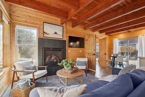 Televisie en een open haard