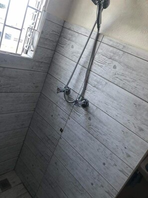 別墅 | 浴室 | 淋浴設備、毛巾