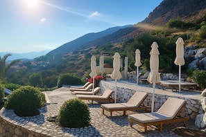 Terrace/patio - Villa - Sleeps 10 - Pool - Garden - Parking (Hersonissos)