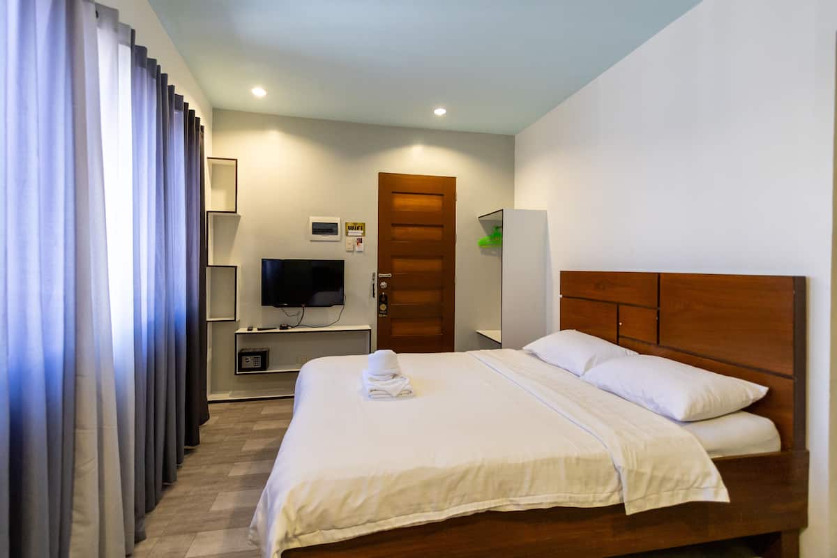 Classic Room | 1 bedroom, premium bedding, laptop workspace, WiFi (free)