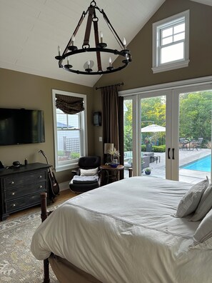 4 bedrooms, desk, iron/ironing board, free WiFi