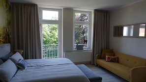 3 bedrooms, in-room safe, iron/ironing board, travel cot - "Tower Suite" - 130m² luxury suite: 3 bathrooms & bathtub (Bad Sachsa)