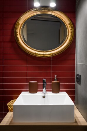 Shower, hair dryer, bidet, towels - Meraki Family House, il tuo Angolo di Paradiso nel Cuore Pulsante di Napoli (Napoli)