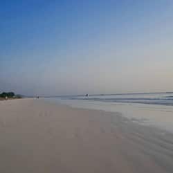 Trên bãi biển, cát trắng, quán bar trên bãi biển