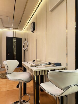 Interior - Private Luxury Suite Lake View (New Delhi)