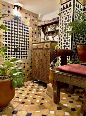 Bathroom - Dar Bhija Guest House, Private comfort triple room
 (Fes)
