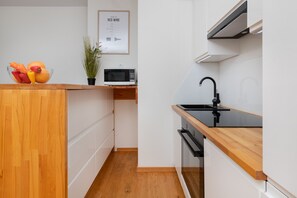 微波爐、洗碗機、鍋具/餐盤/廚房用品