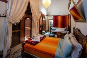1 habitación, tabla de planchar con plancha, wifi gratis y ropa de cama 