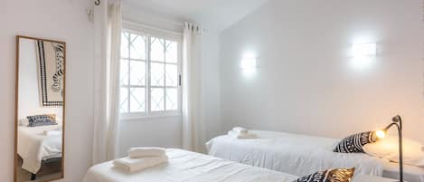 3 bedrooms, iron/ironing board, free WiFi, bed sheets