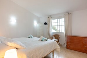 3 dormitorios, tabla de planchar con plancha, wifi gratis y ropa de cama