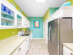 Fridge, microwave, oven, stovetop - Blue Mermaid/Cape San Blas/Walk to Beach⛱ 3BR/2Bth    (Port St. Joe)