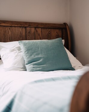 2 bedrooms, in-room safe, desk, iron/ironing board - Buck Suite, comfortable, stylish 2-bedroom family apt within a stately home (Bideford)