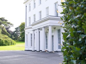 Exterior - Buck Suite, comfortable, stylish 2-bedroom family apt within a stately home (Bideford)
