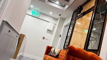 Deluxe Double Room | Living area