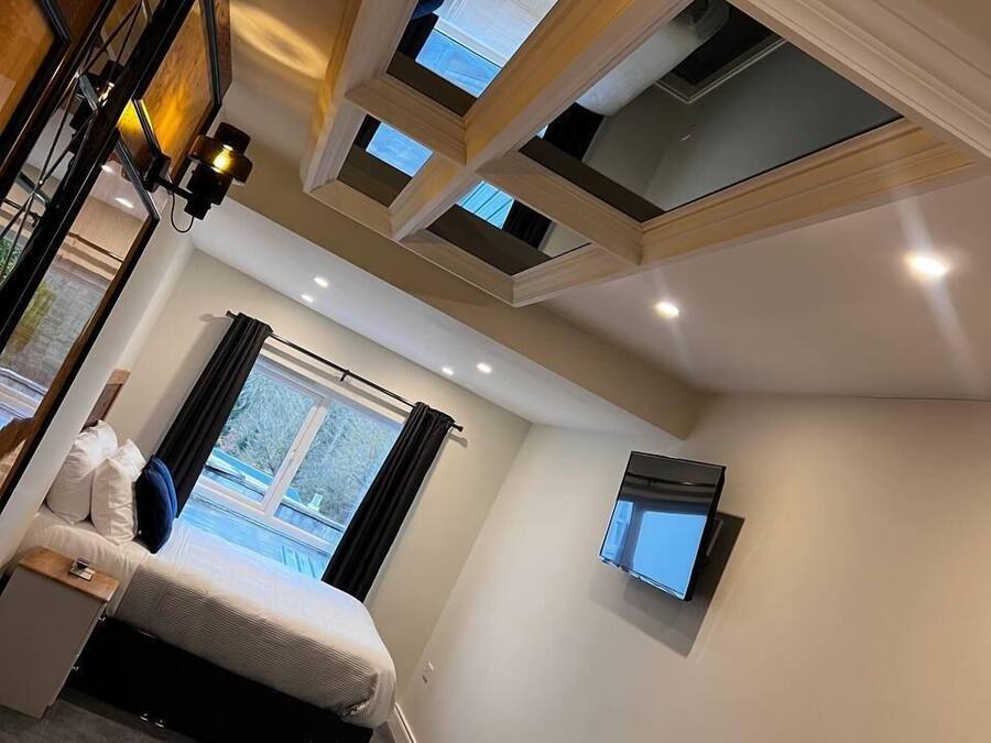 Habitación doble Deluxe | Cortinas blackout, insonorización y tabla de planchar con plancha