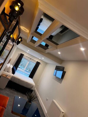 Quarto casal luxo | Cortinas blackout, quartos à prova de som, ferros/tábuas de passar roupa