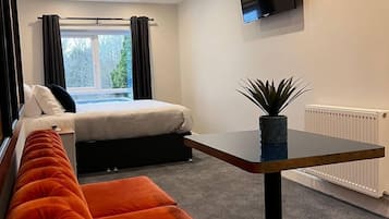 Deluxe Double Room | Blackout curtains, soundproofing, iron/ironing board, free WiFi