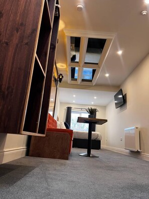 Quarto casal luxo | Cortinas blackout, quartos à prova de som, ferros/tábuas de passar roupa