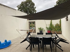 Outdoor dining - Maison Tout Confort Avec Jacuzzi (Corbie)